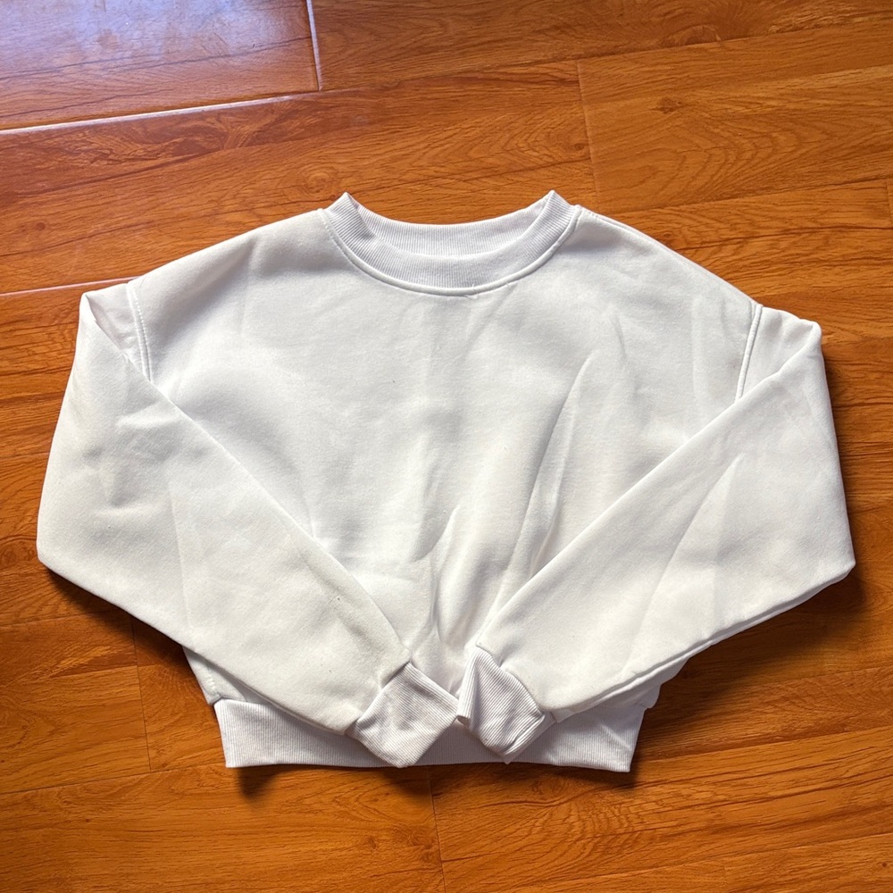 NWT -basic white crewneck cropped
(New mix classic)